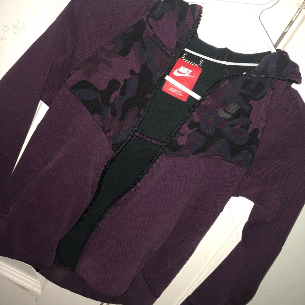 Nike sweater